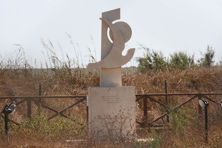 Le mémorial de Pasolini à Lido di Ostia, où il fût assassiné en 1975.